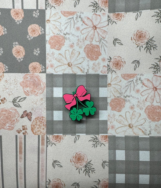 Lucky Clovers Bow Straw Topper