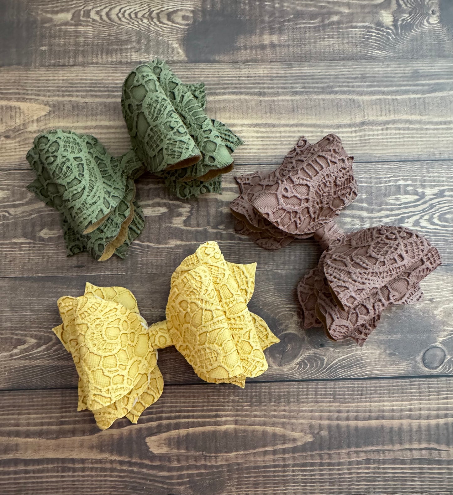 Embossed 4" Leather Bow
