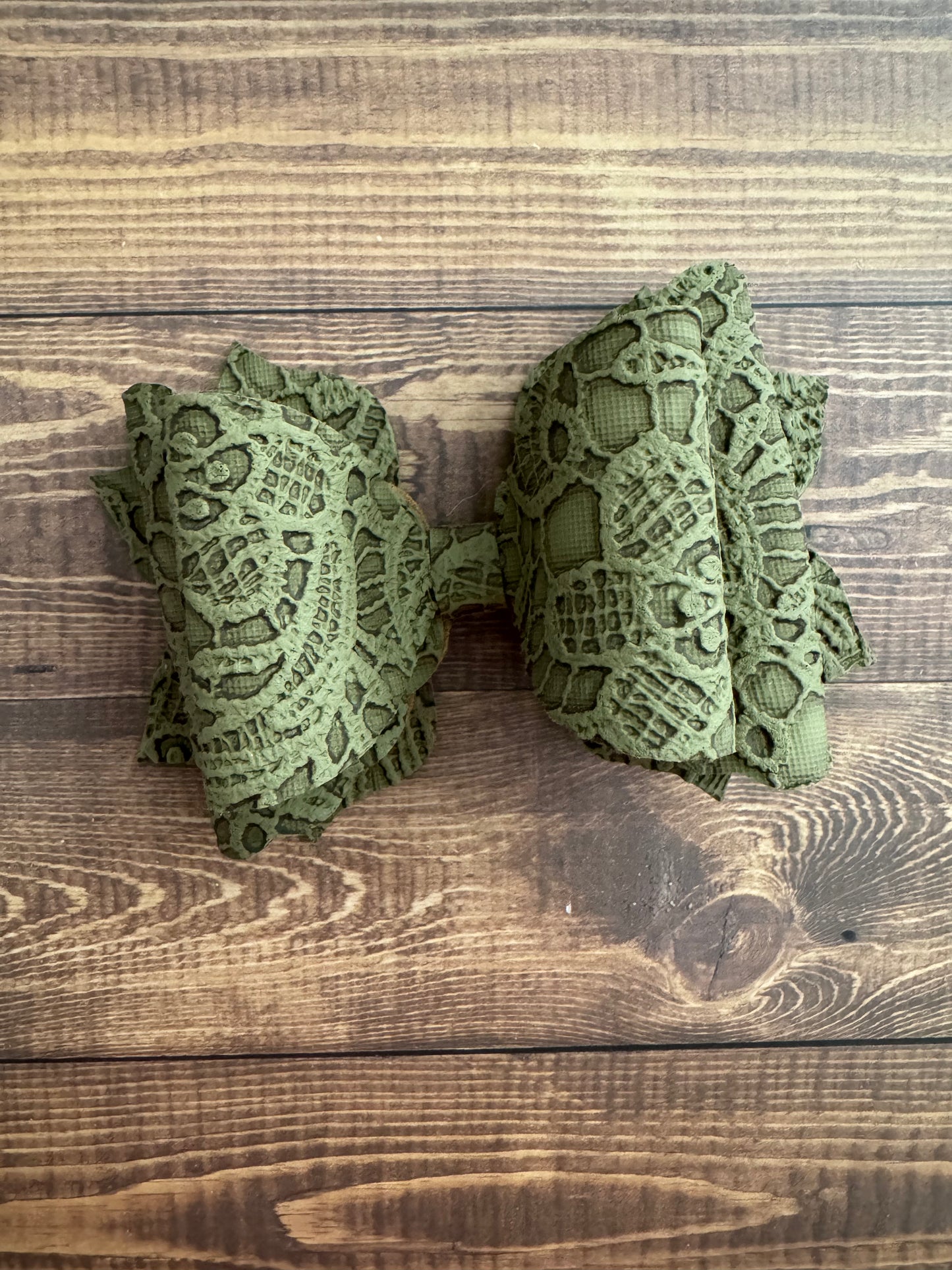 Embossed 4" Leather Bow